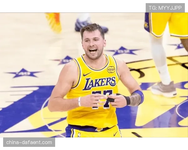 独行侠复仇奇才，东契奇展现全能掌控比赛节奏能力