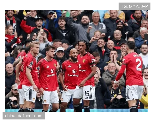 曼联马奎尔约罗组成三后卫,防守落位较深限制对手空间